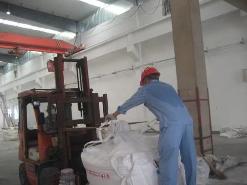 鹽化工總廠鹽硝廠提前完成全年精制鹽生產任務，助力腌制鹽市場供應