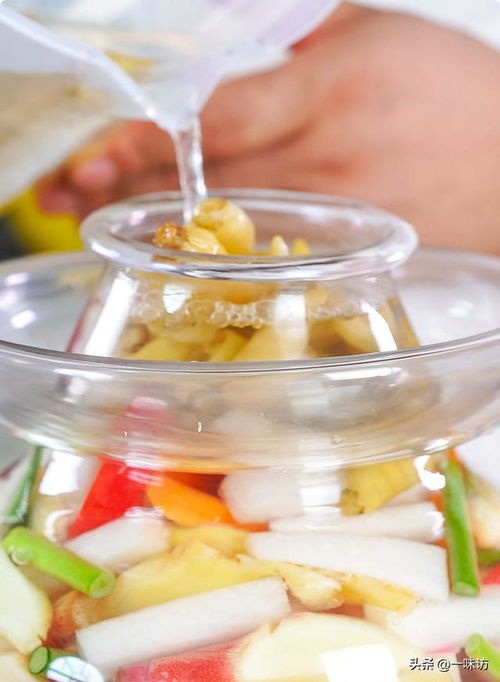 腌制四川泡菜秘訣 掌握這幾點(diǎn)，酸脆不生花，放一年都不會壞